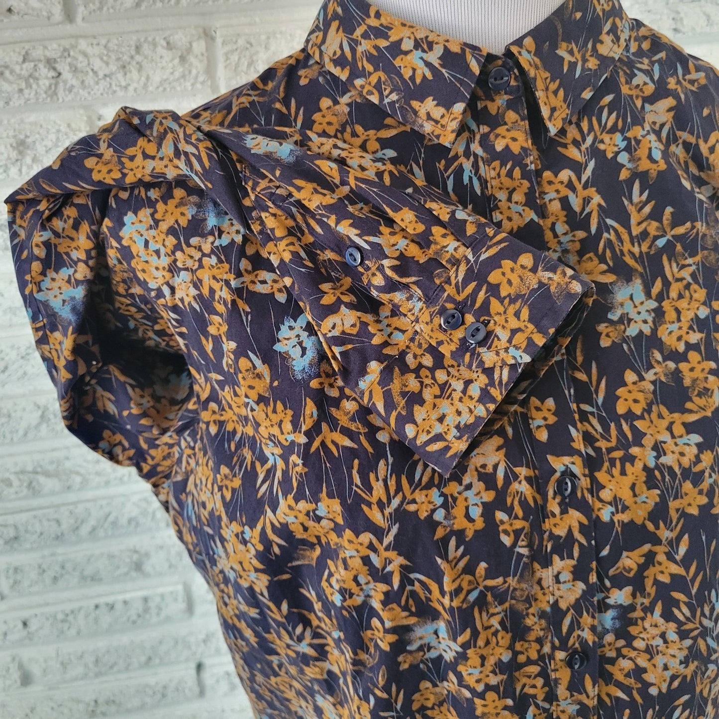 Eddie Bauer Womens Top TXL Tall Extra Large Button Up Blue Floral Wrinkle Resist