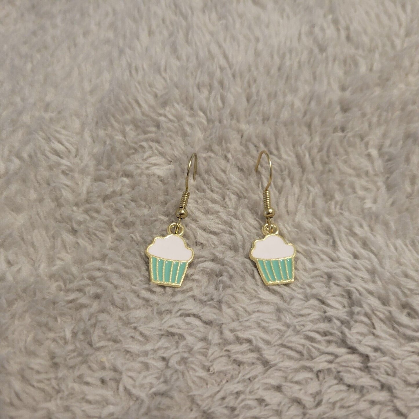 Cupcakes Earrings Gold Tone Green One Pair Sweets Novelty Fun