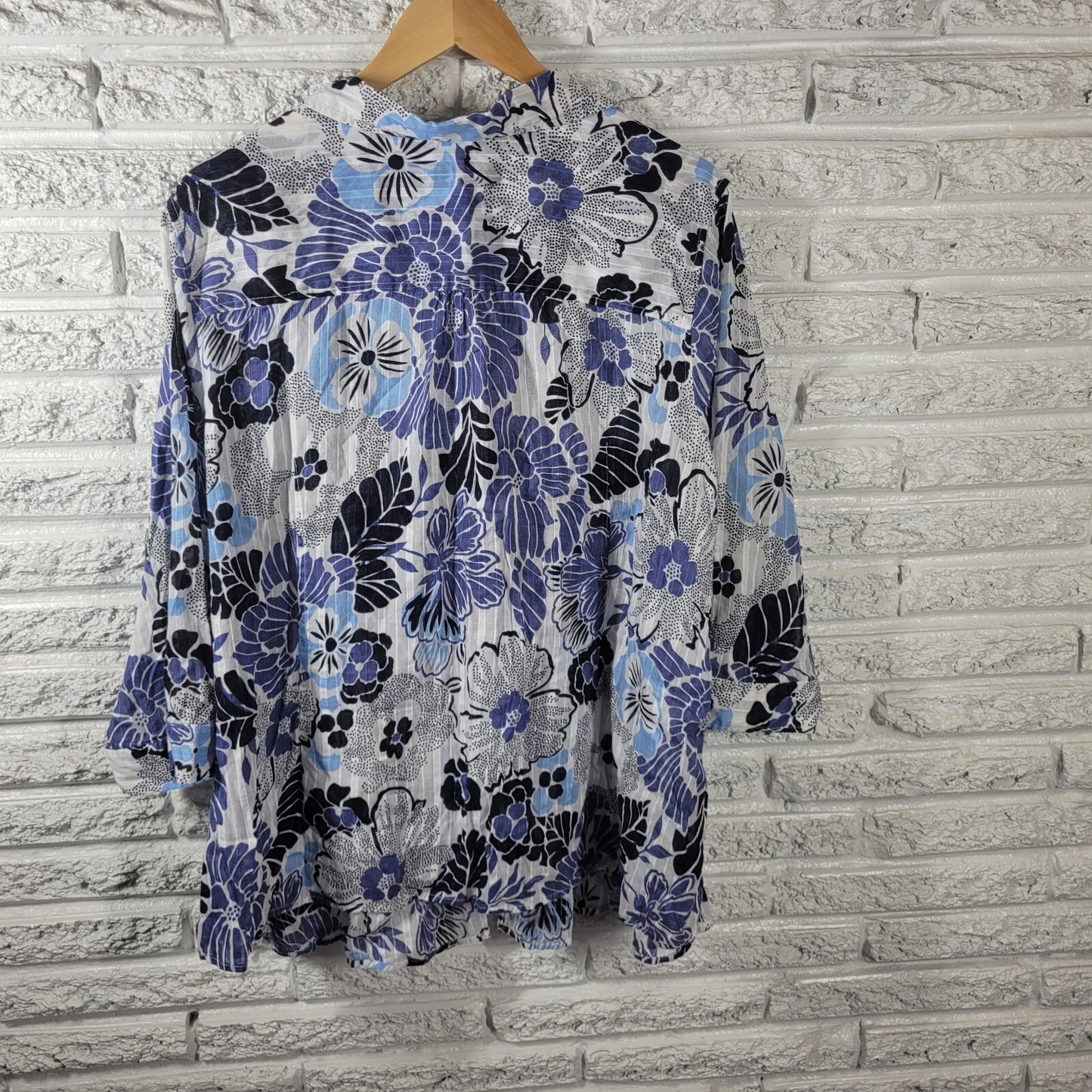 Avenue Perfect Shirt Womens Top 30 32 Plus Roll Tab Sleeve Blue Floral Sheer