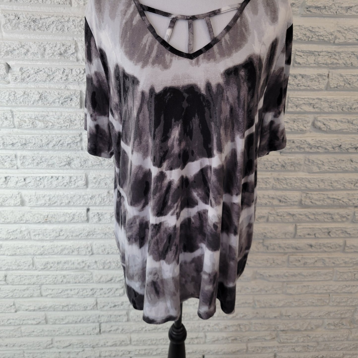 Cato Est 1946 Womens Top 18W 20W Plus Tee Short Sleeve Lattice Neck Gray Tie Dye