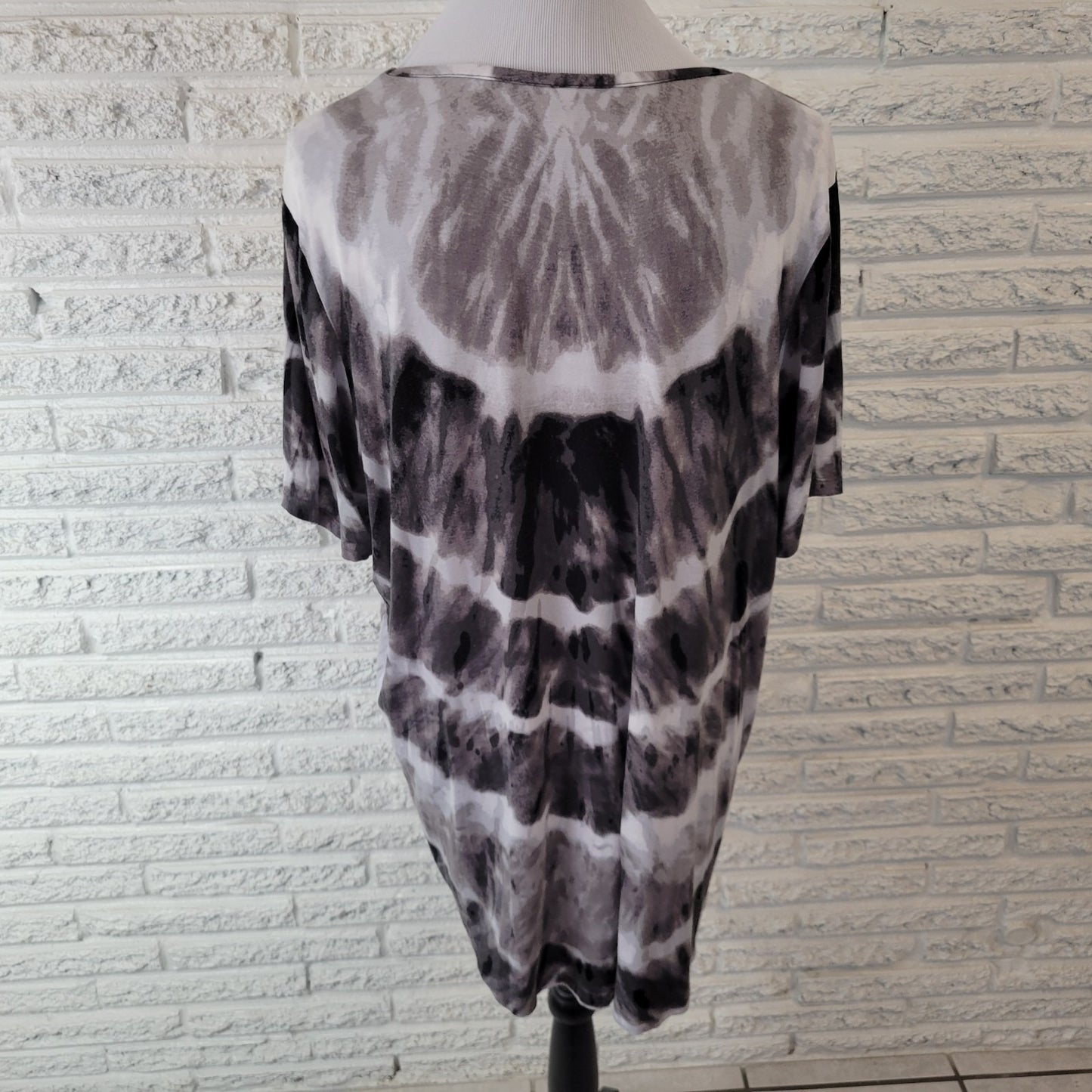 Cato Est 1946 Womens Top 18W 20W Plus Tee Short Sleeve Lattice Neck Gray Tie Dye