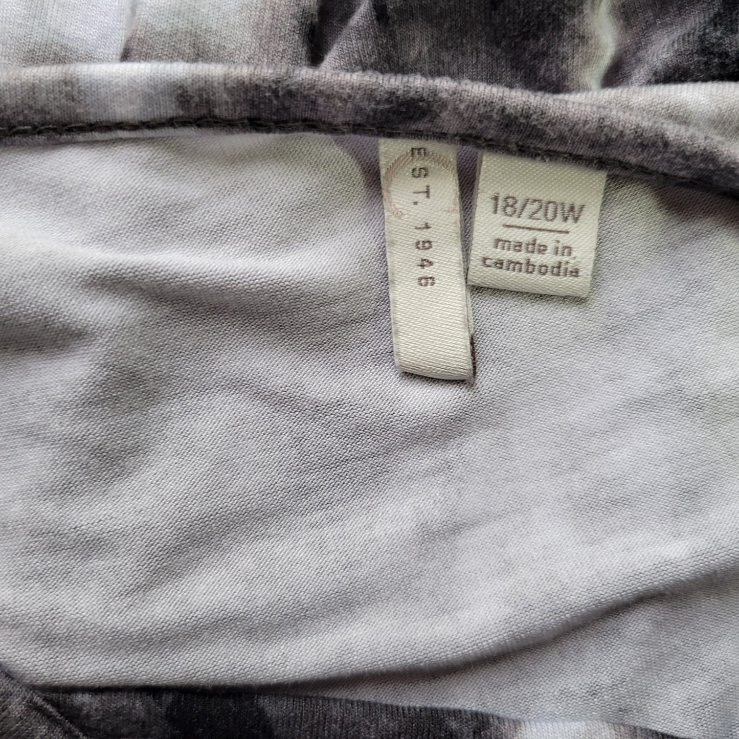 Cato Est 1946 Womens Top 18W 20W Plus Tee Short Sleeve Lattice Neck Gray Tie Dye