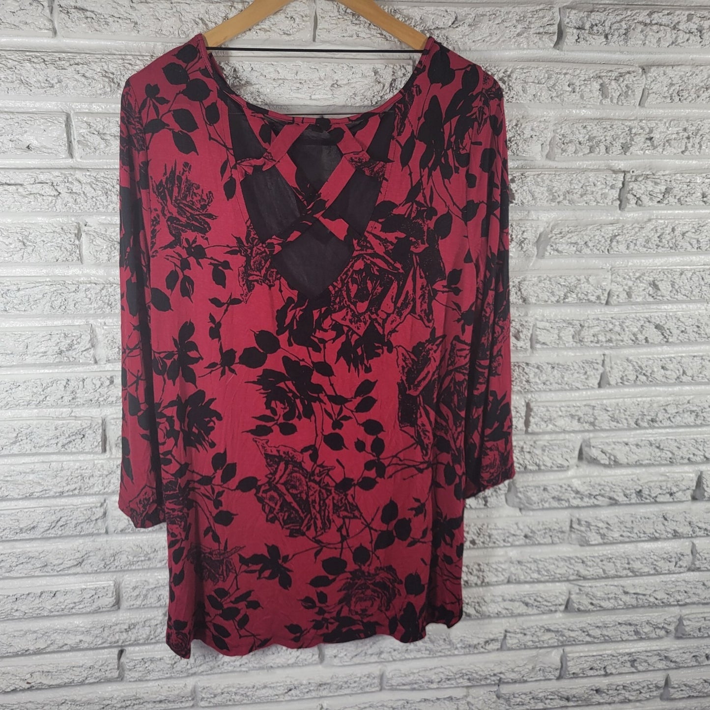 Cable Gauge Womens Top Extra Large Mesh Lattice Back Red Floral Keyhole Comfy