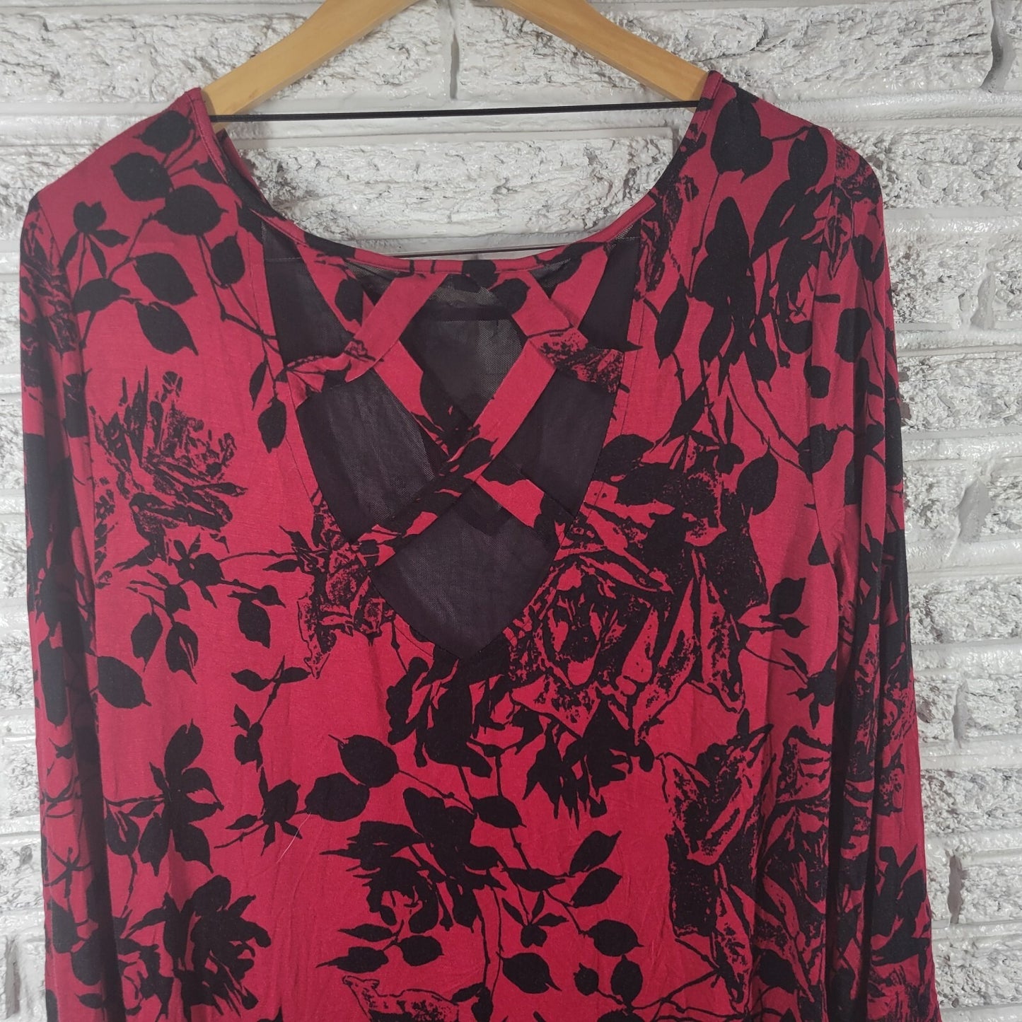Cable Gauge Womens Top Extra Large Mesh Lattice Back Red Floral Keyhole Comfy