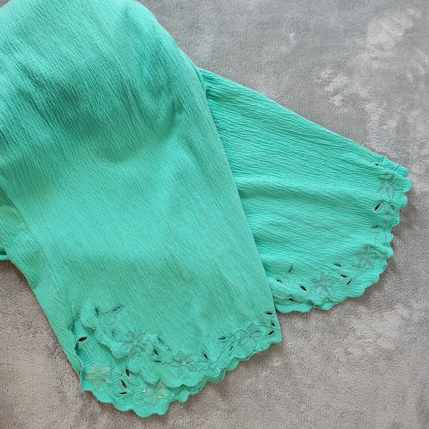 Roamans Womens Pants 1X Capri Pretty Mint Green Pull On Lightweight Eyelet Crepe