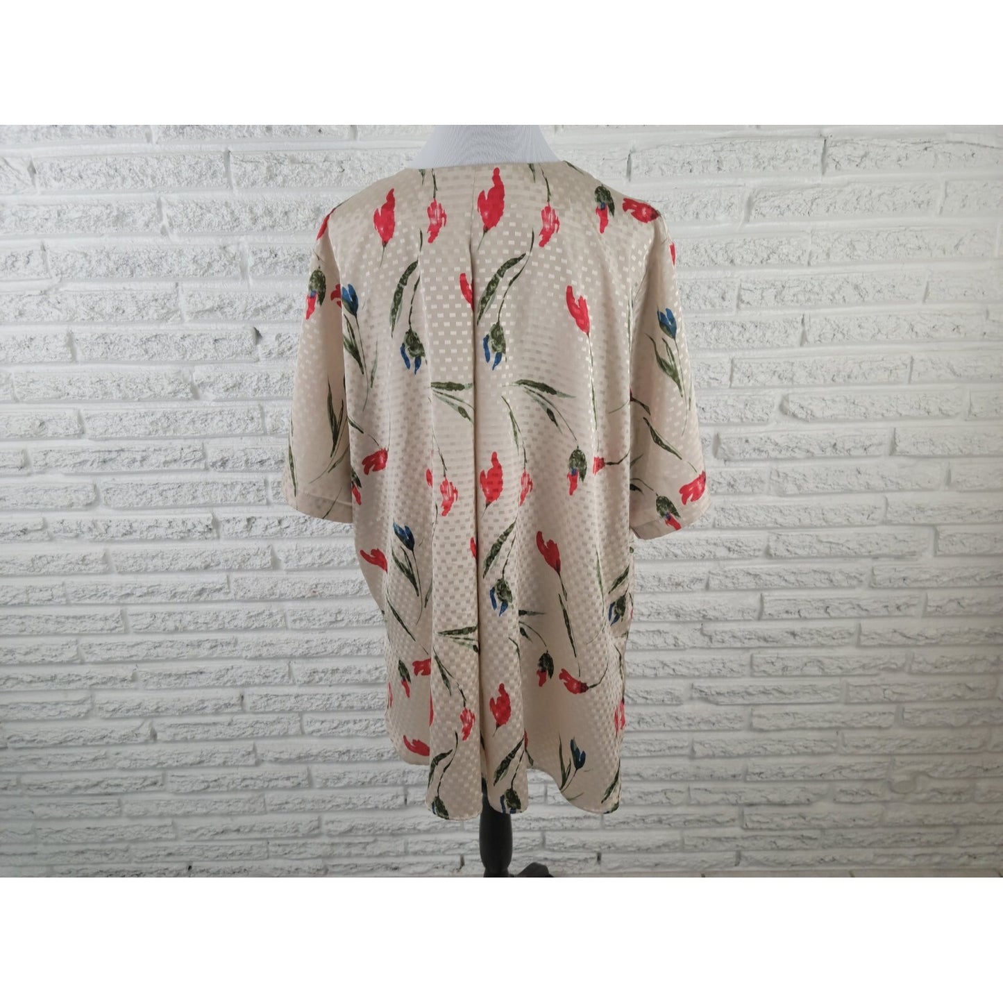Maggie Barnes Womens Top 22W Plus Button Up Beige Red Floral Career Polyester