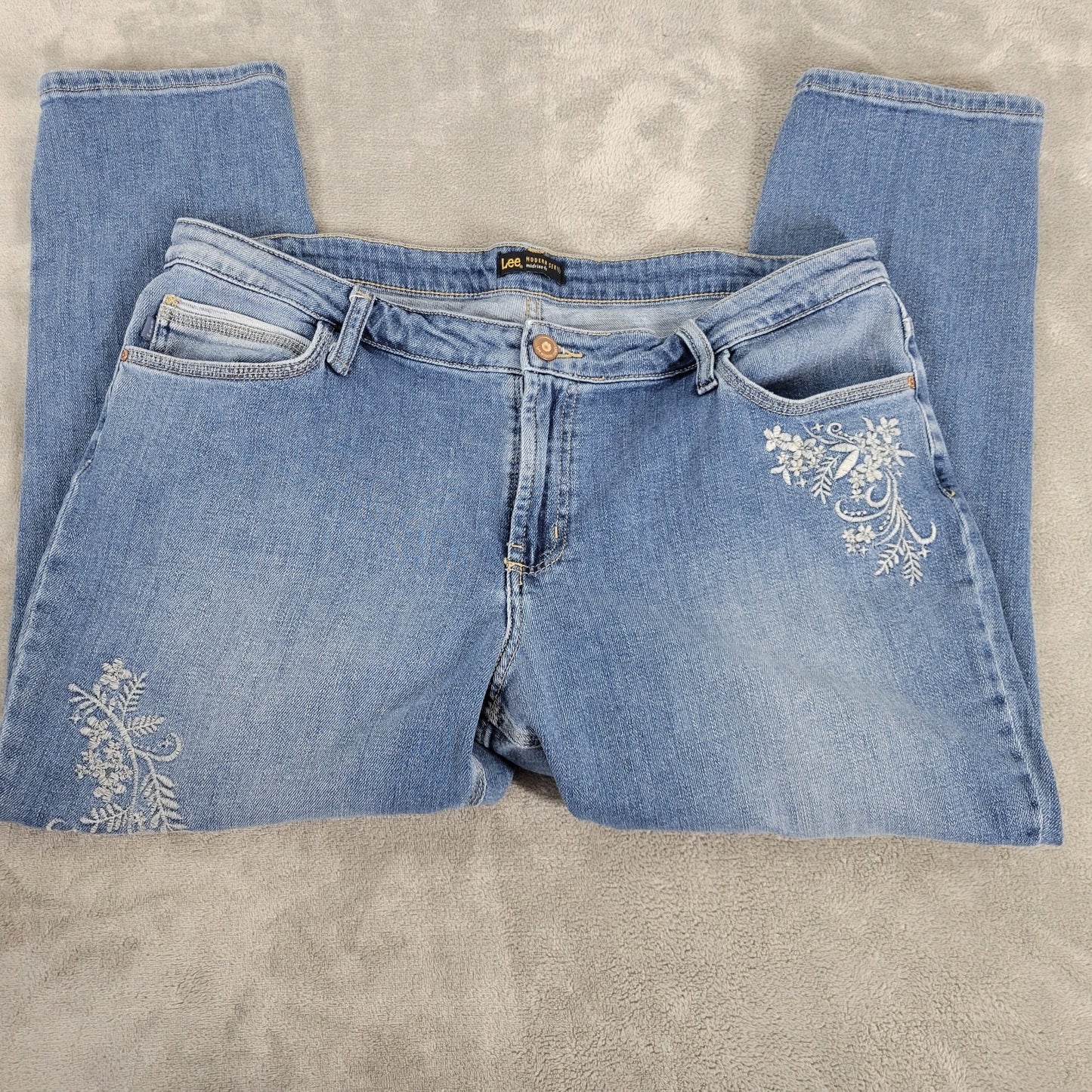 Lee Modern Series Women Jeans 18 Plus Capri Medium Blue Denim Mid Rise Embroider