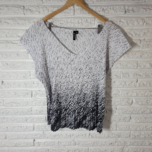 Milano Womens Top 3X Plus Sleeveless Black White Geometric Crinkle Crepe Sheer