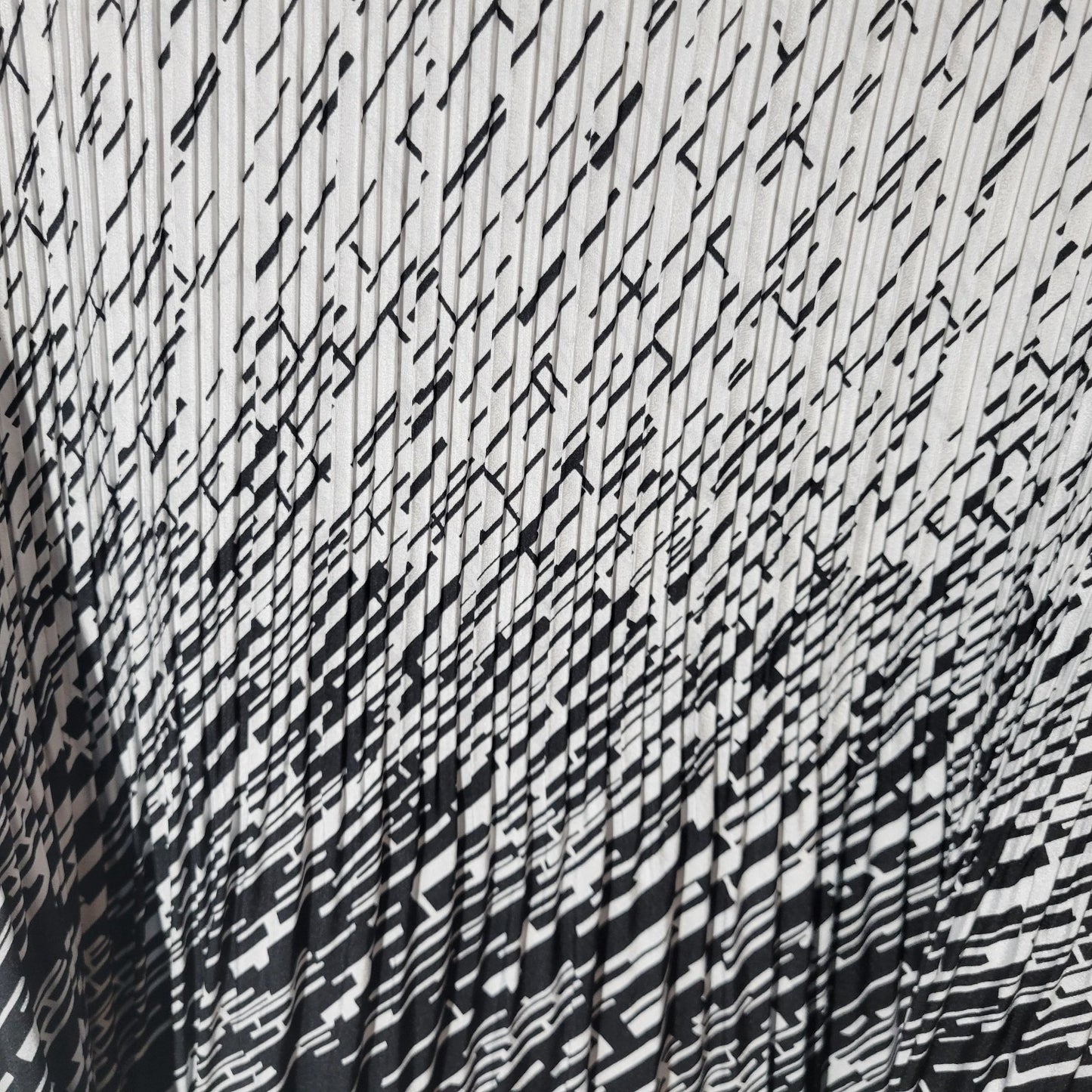 Milano Womens Top 3X Plus Sleeveless Black White Geometric Crinkle Crepe Sheer