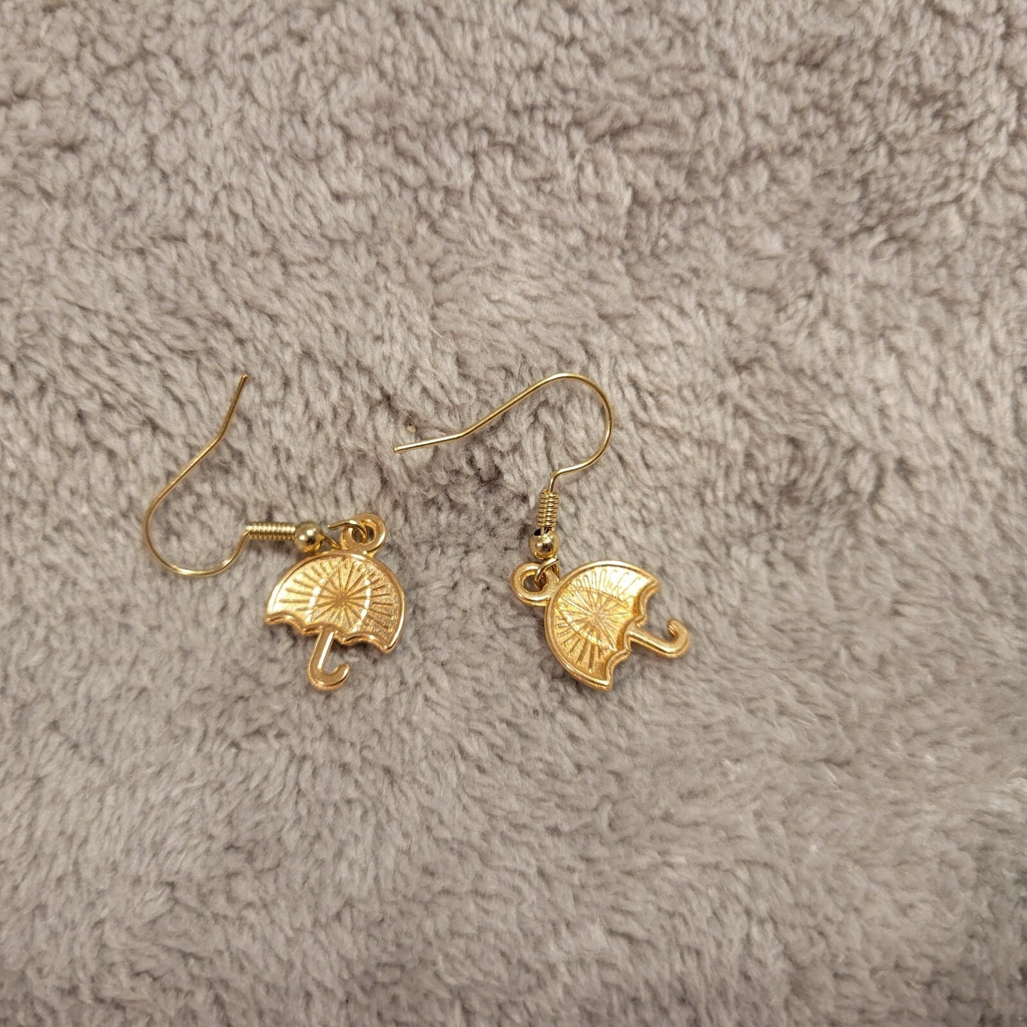 Umbrella #1 Womens Earrings One Pair Hanging Dangle Alloy Novelty Gold Tone