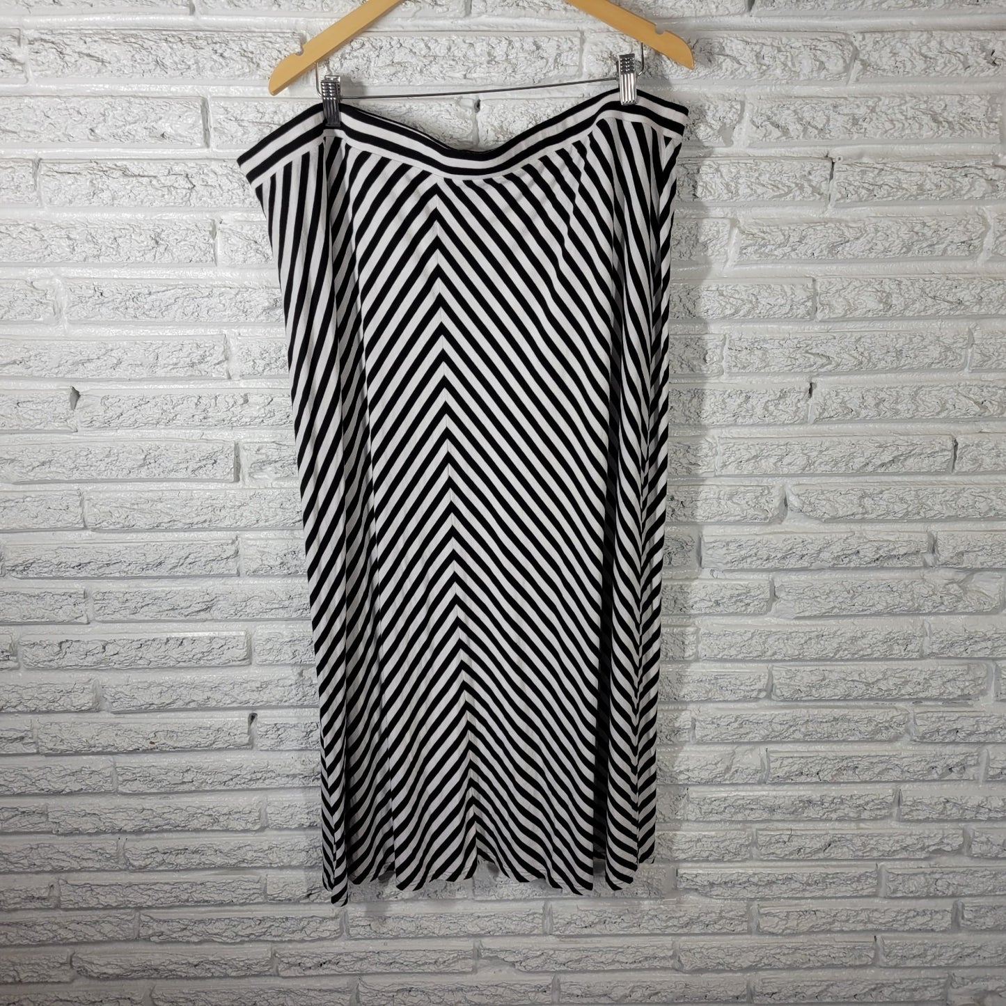 Avenue Womens Skirt 22 24 Plus Midi Black Stripe Rayon Spandex Casual Comfy