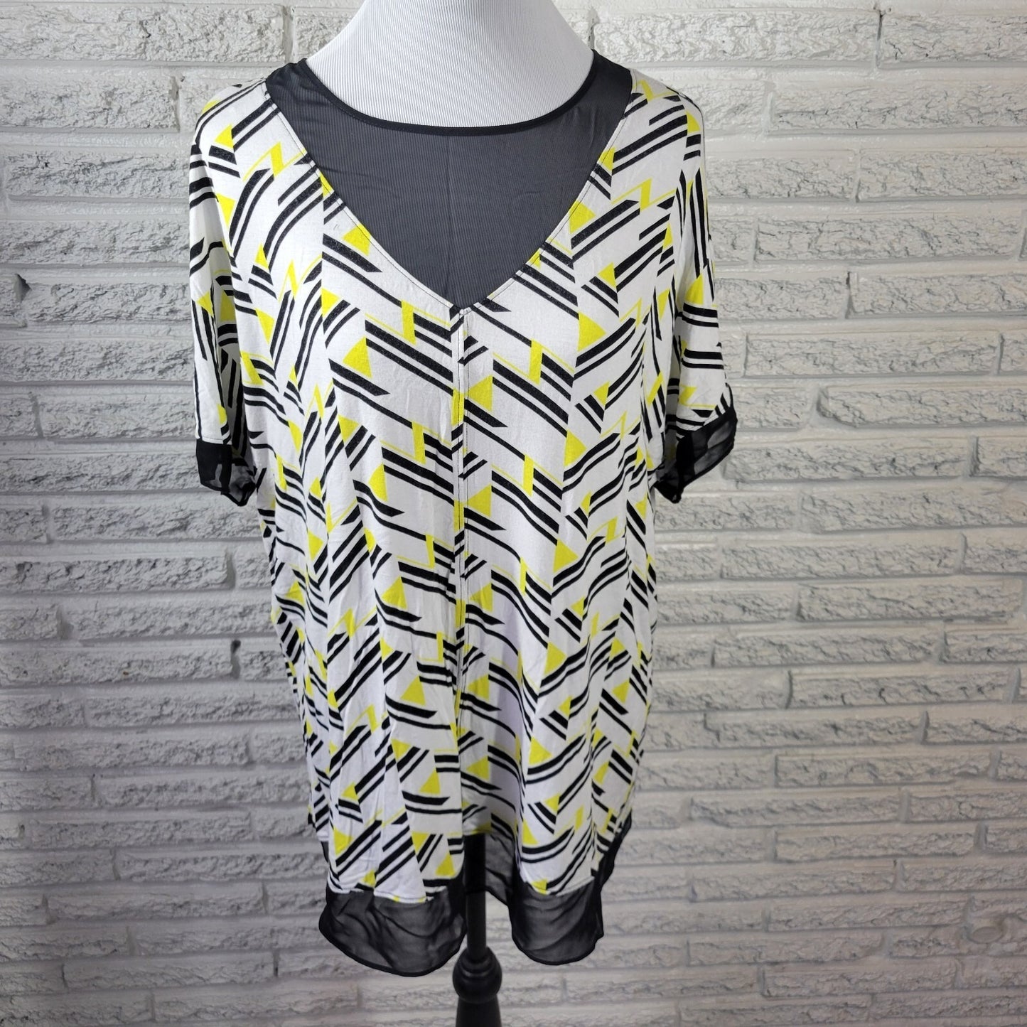Worthington Women's XL Yellow Black Geometric Blouse Round Neck Back Zip Top
