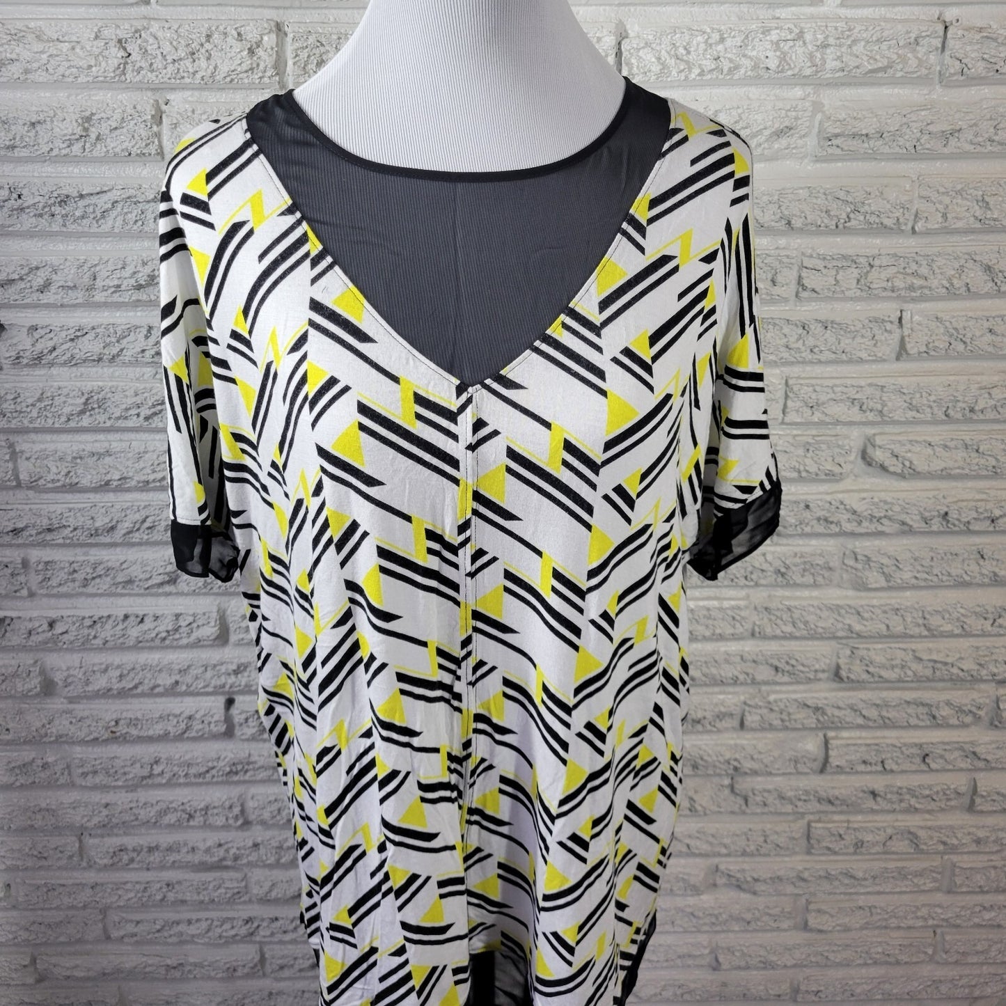 Worthington Women's XL Yellow Black Geometric Blouse Round Neck Back Zip Top