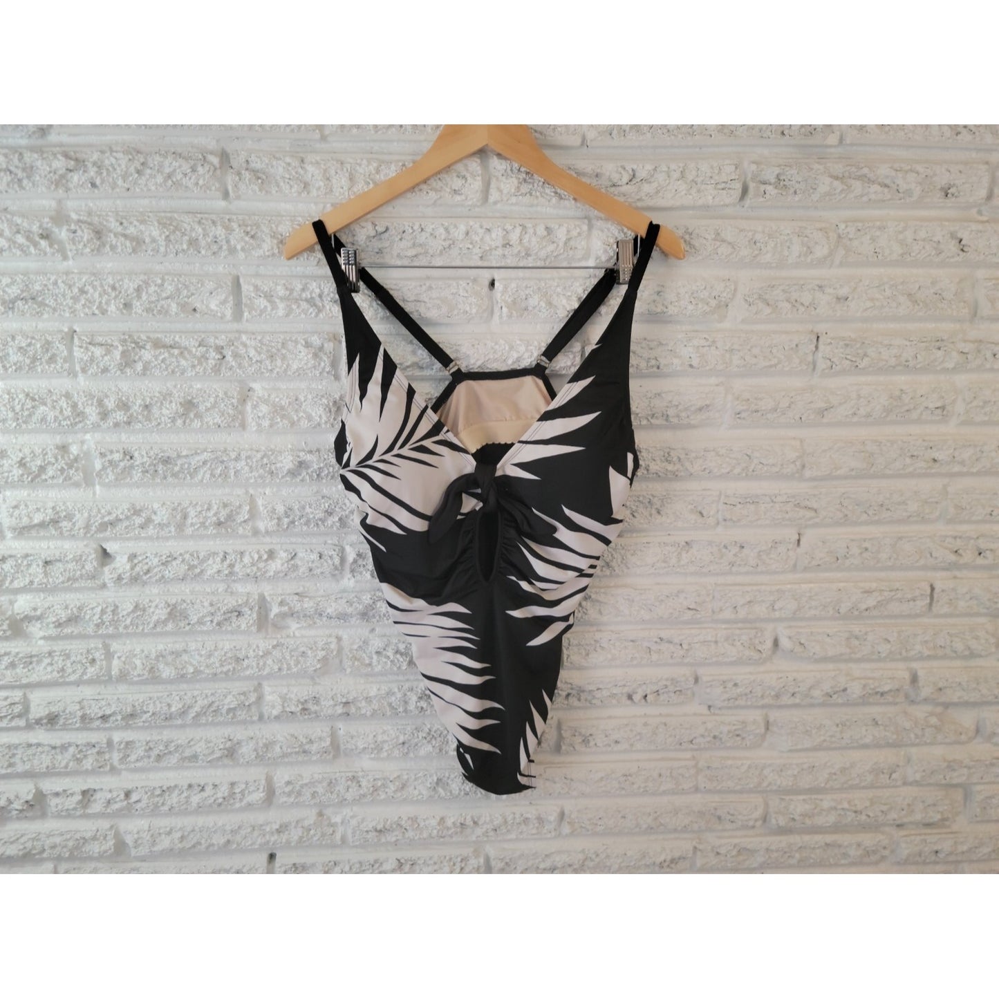 Kona Sol Womens Swimsuit 18W Plus One Piece Spaghetti Strap Keyhole Black Floral