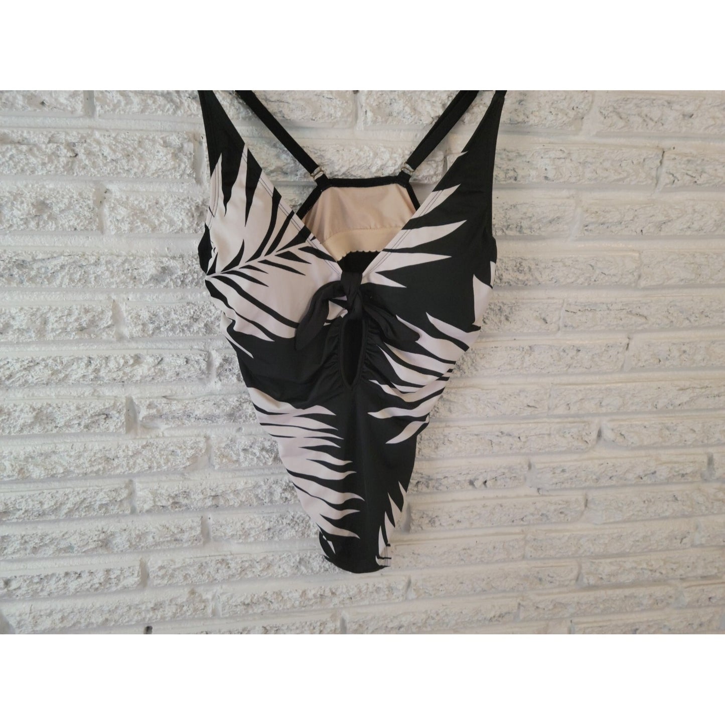 Kona Sol Womens Swimsuit 18W Plus One Piece Spaghetti Strap Keyhole Black Floral