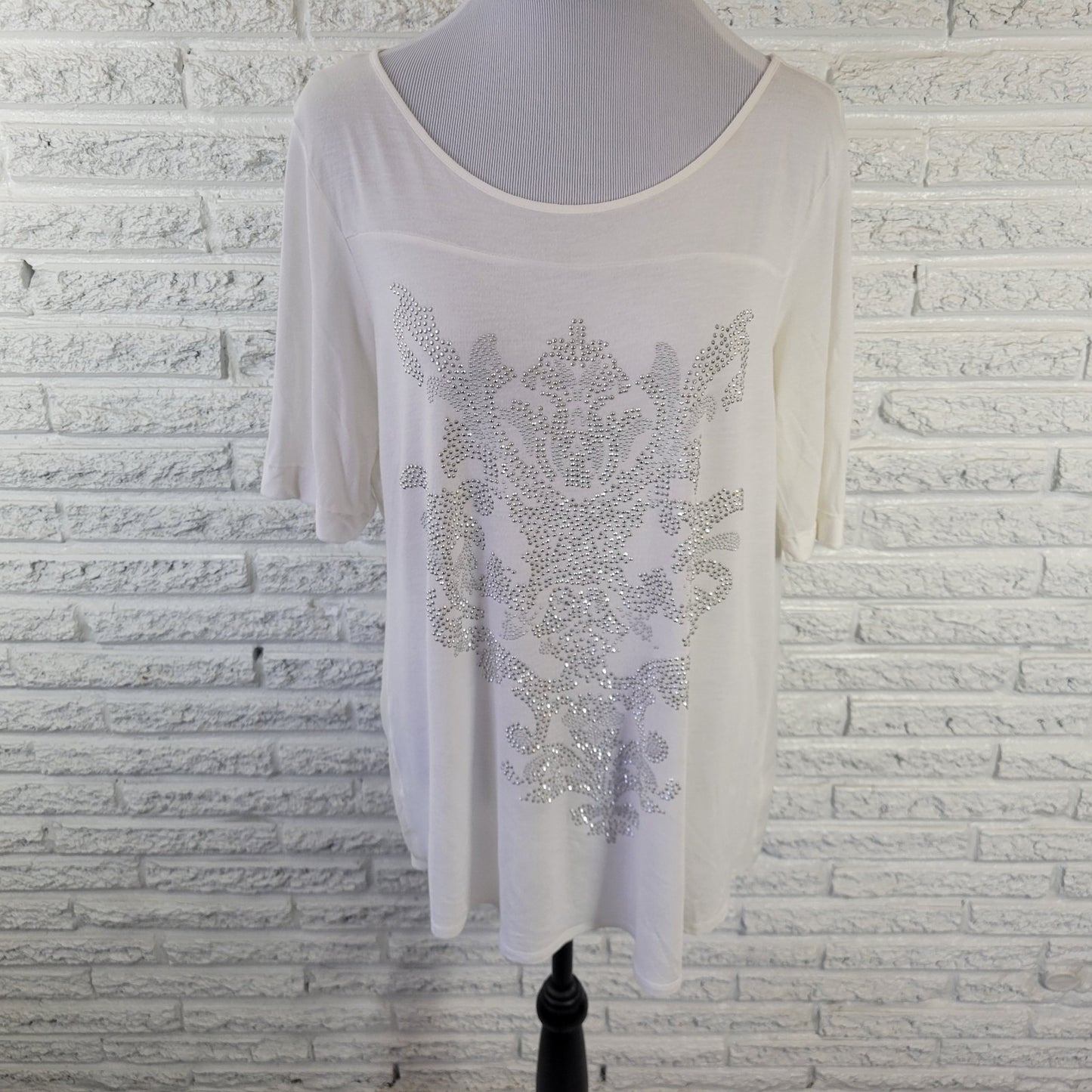 Apt. 9 XL White Studded T-Shirt Short Sleeve Round Neck Rayon Stretch Casual