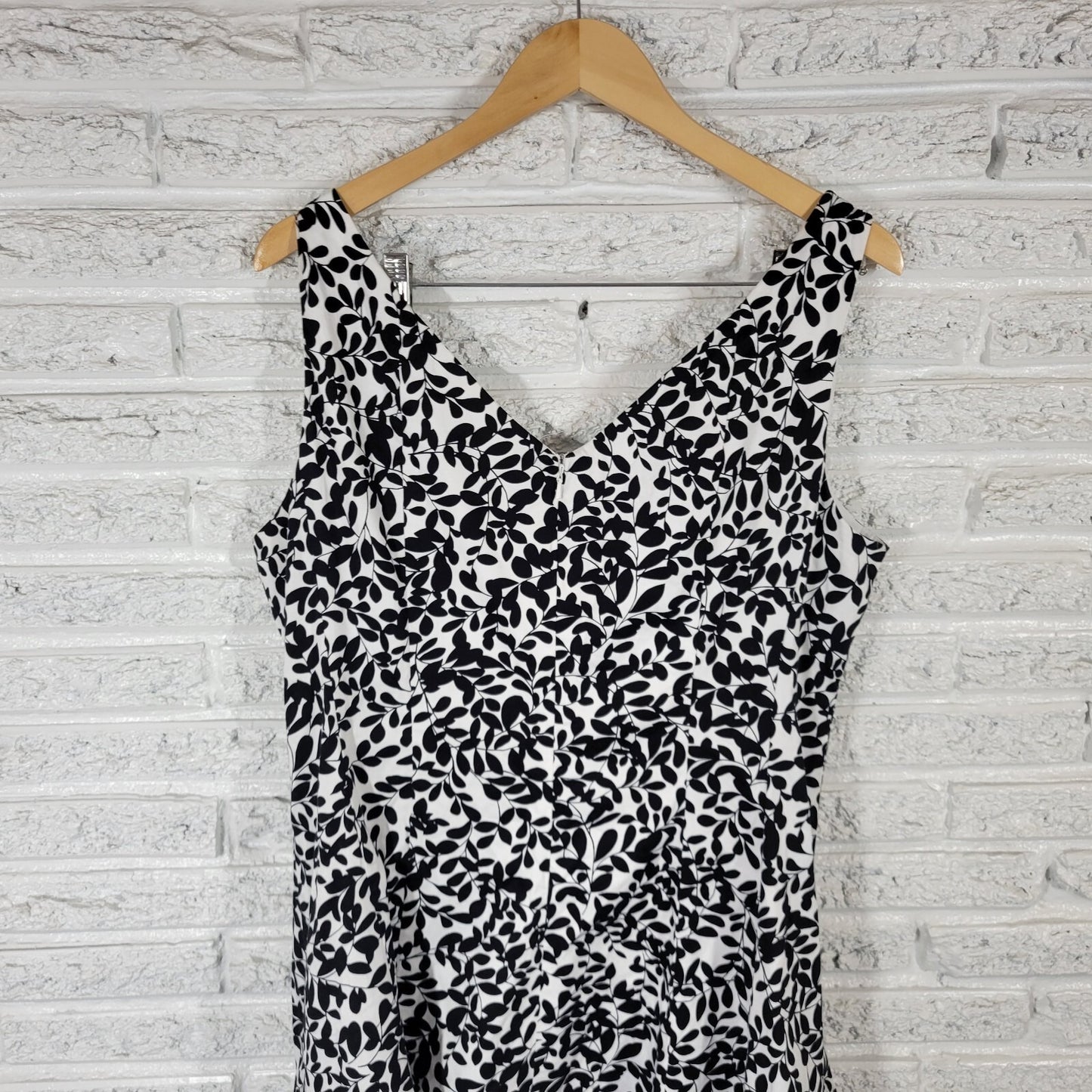 Jones Wear Women Dress 18 Plus Sleeveless Mini Fit Flare Black Floral Zip Casual