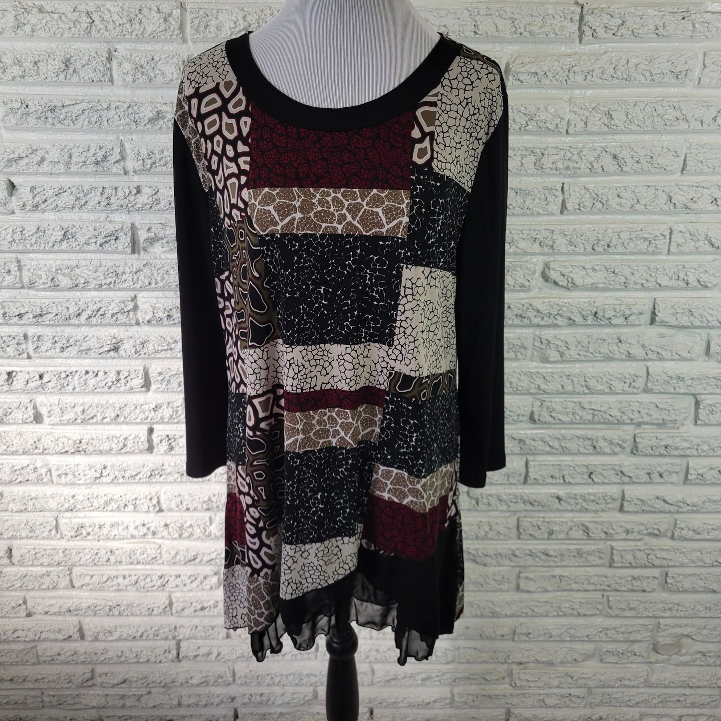 Style Co Women's XL Tunic Top Black Red Geometric 3/4 Sleeve Chiffon Hem Blouse