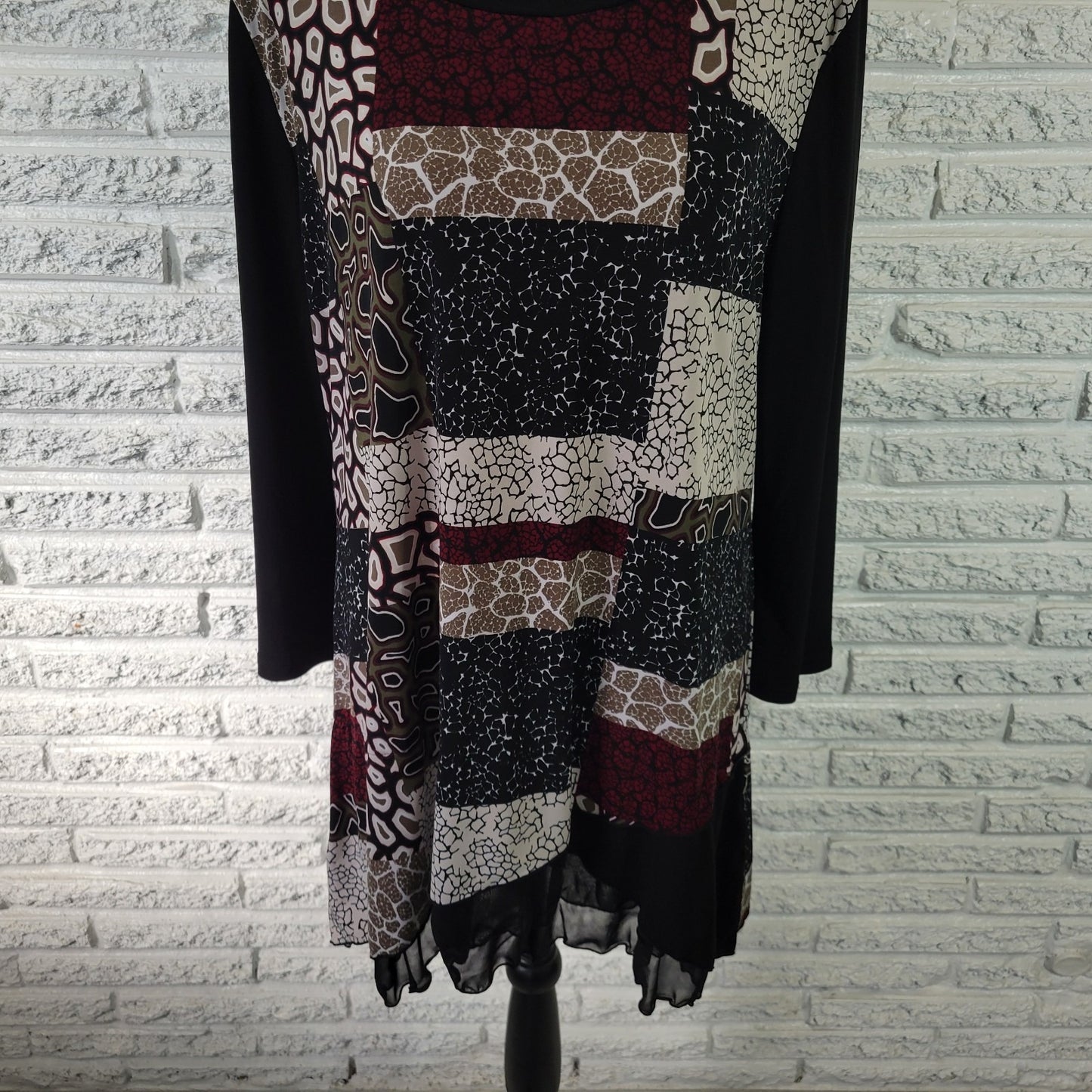 Style Co Women's XL Tunic Top Black Red Geometric 3/4 Sleeve Chiffon Hem Blouse