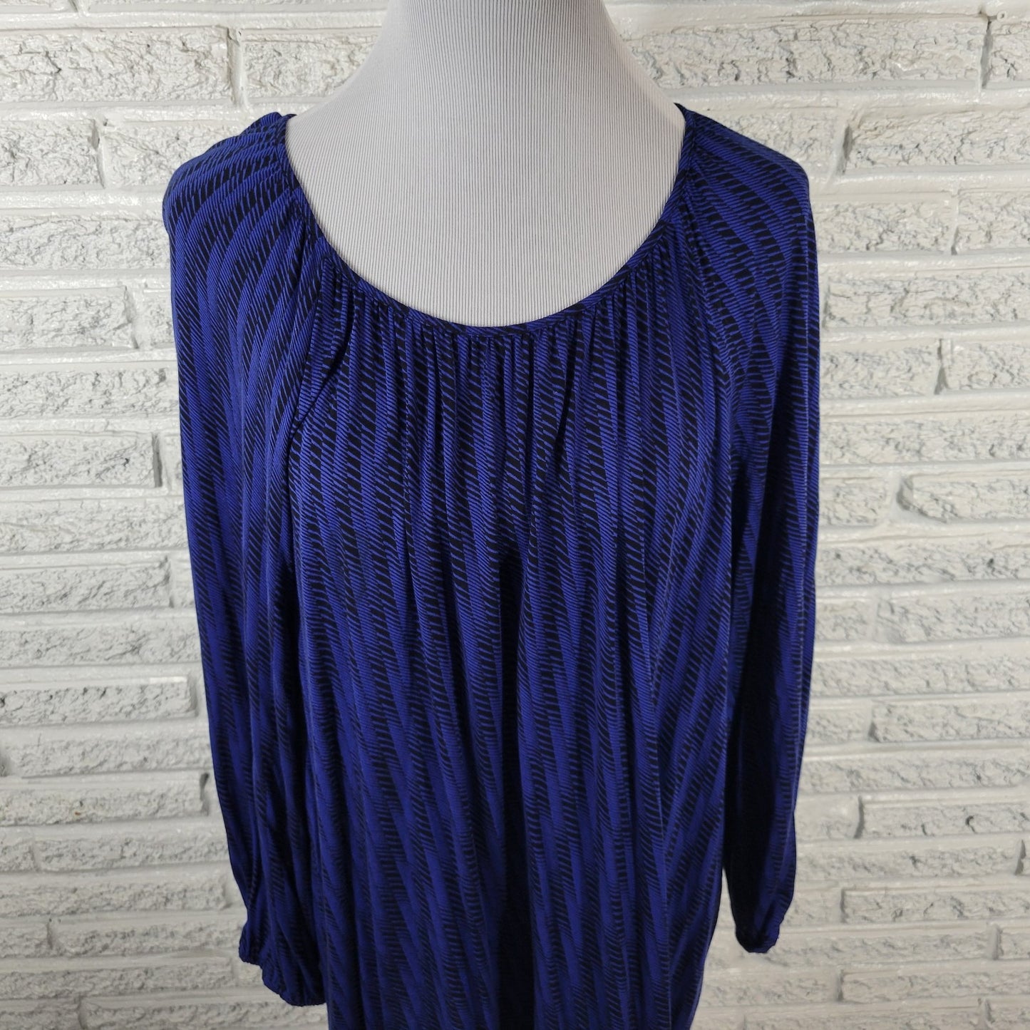 Daisy Fuentes Women's XL Top Tunic Blue Geometric Rayon Long Sleeve Lightweight