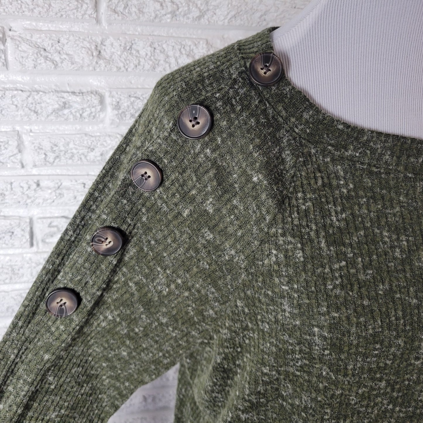 CJ Banks Womens Sweater 1X Plus Green Ribbed Poly Blend Soft Casual Deco Buttons
