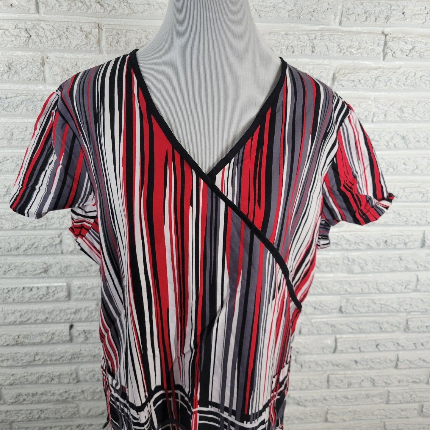White Cross Unisex Scrub Top XXL Plus Black Red Stripes Cotton Pockets Medical
