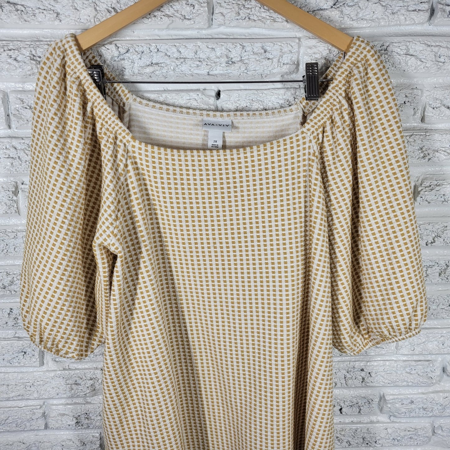 Ava & Viv 2X Plus Size Top Blouse Gold White Geometric Tiny Squares Puff Sleeve