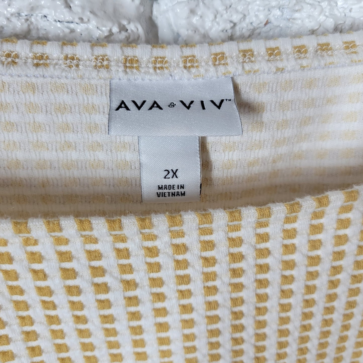 Ava & Viv 2X Plus Size Top Blouse Gold White Geometric Tiny Squares Puff Sleeve