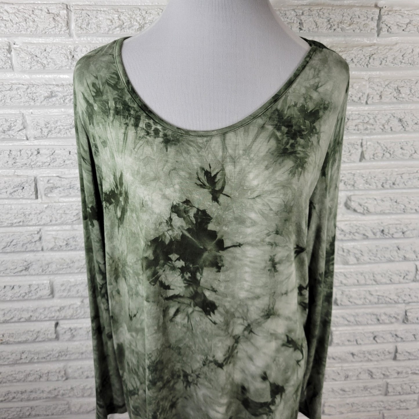 New Direction XL Tunic Top Green Tie Dye Long Sleeve Round Neck TIE35E