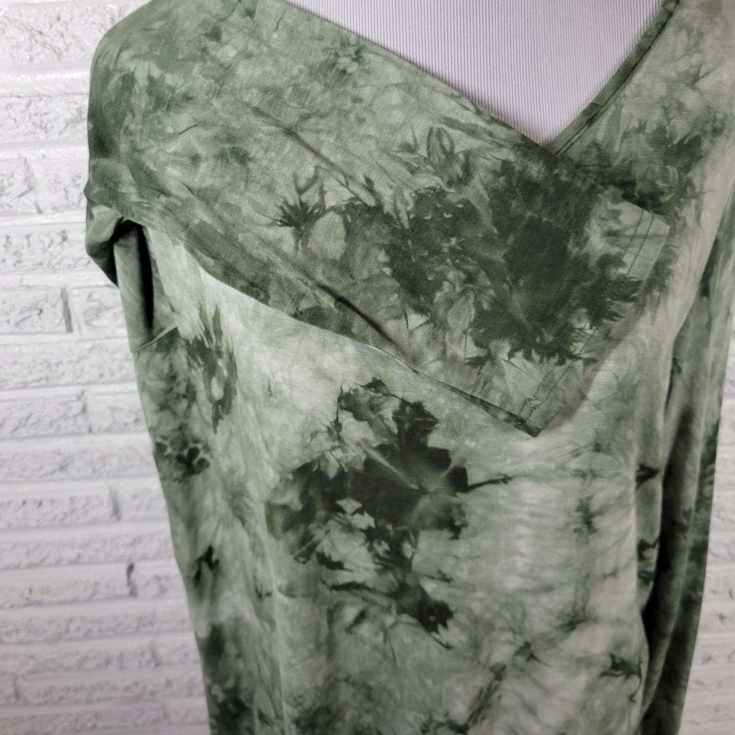 New Direction XL Tunic Top Green Tie Dye Long Sleeve Round Neck TIE35E