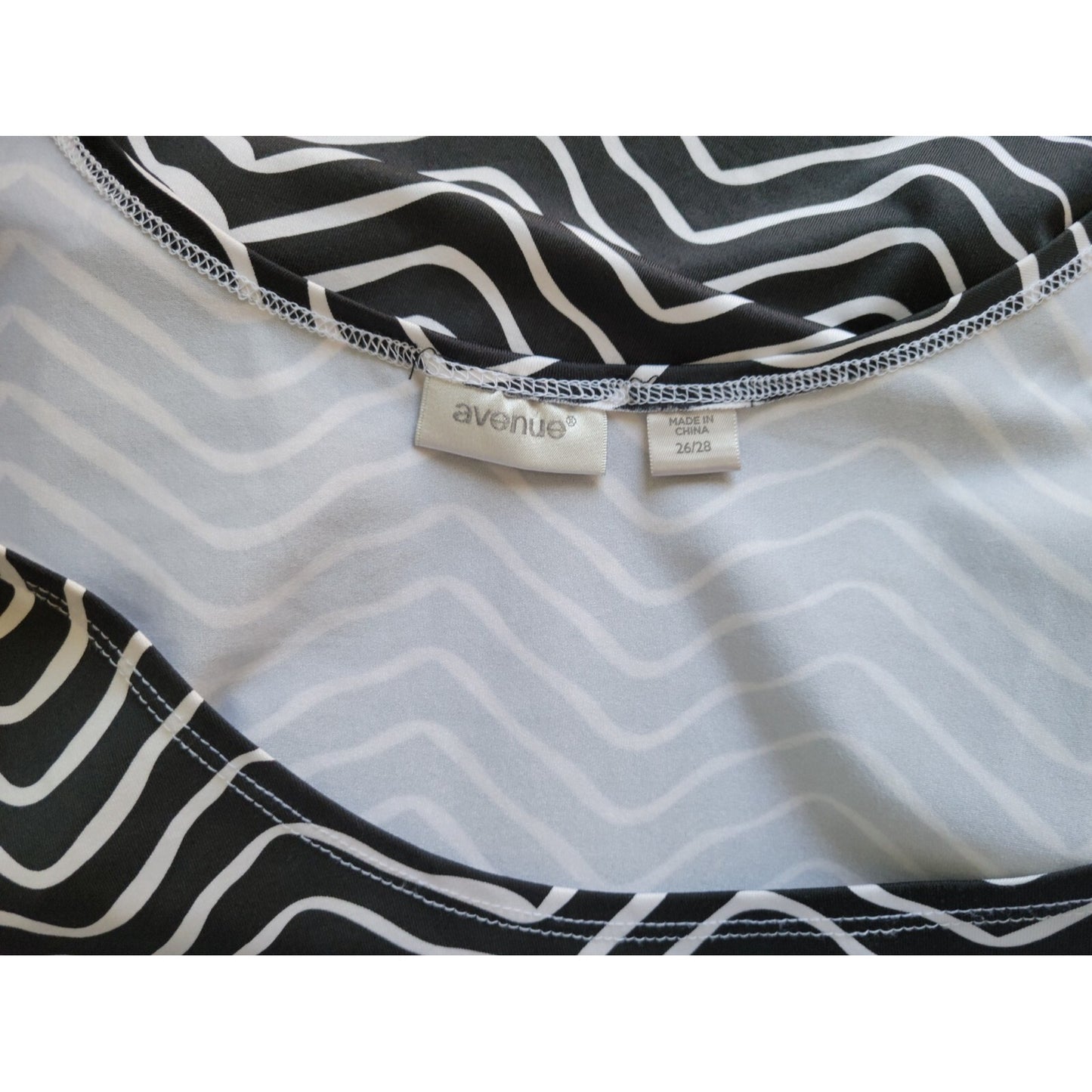 Avenue Women's 26/28 Plus Size Tank Top Black Geometric Sleeveless Stretch