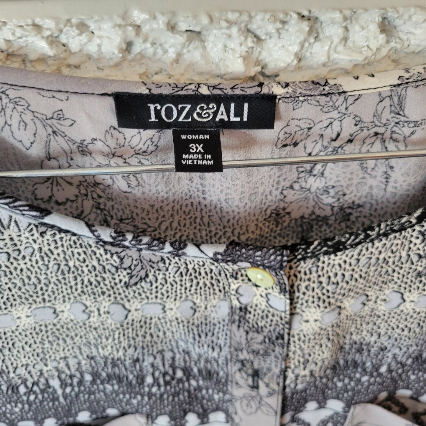 Roz Ali Women Top 3X Plus Tunic Quarter Button Black Lavender Floral 3/4 Sleeve