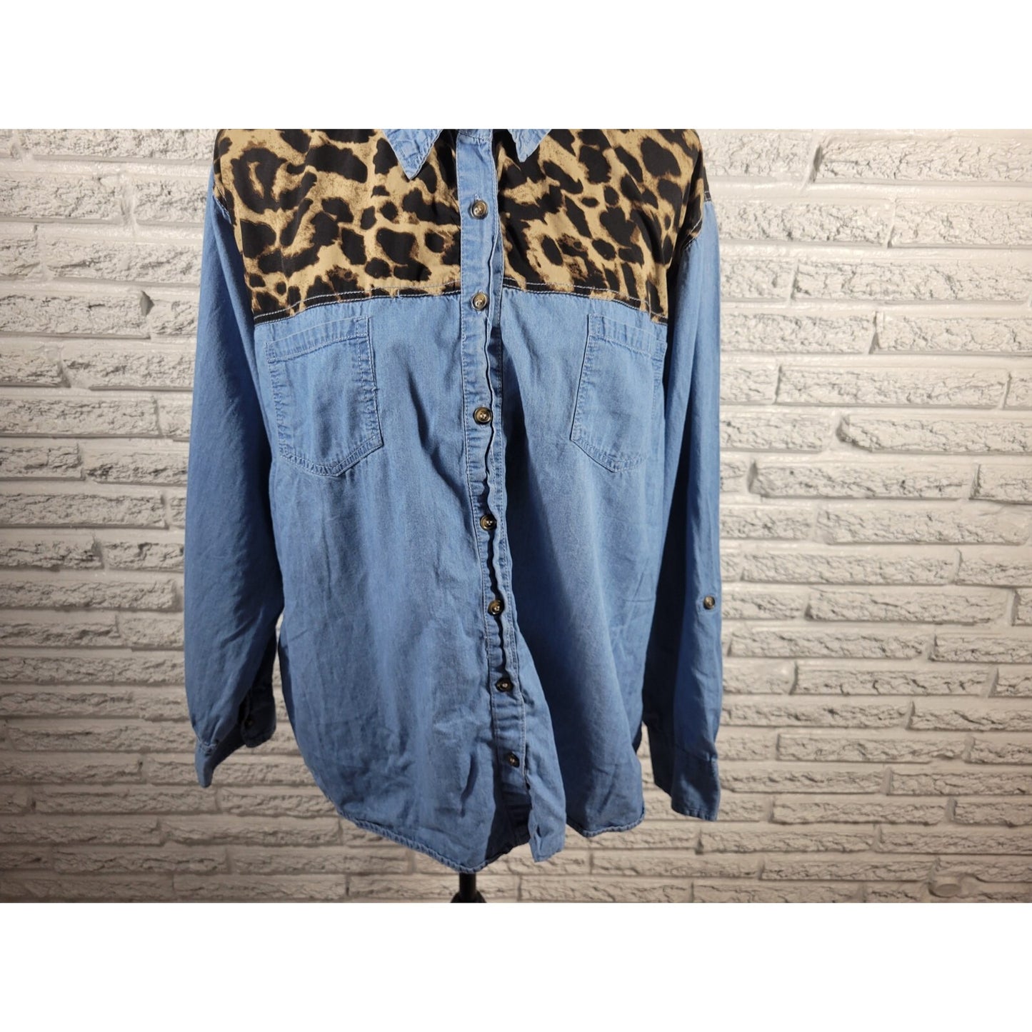 Truth NYC Womens Top 3X Plus Long Sleeve Blue Animal Print Chambray Collar