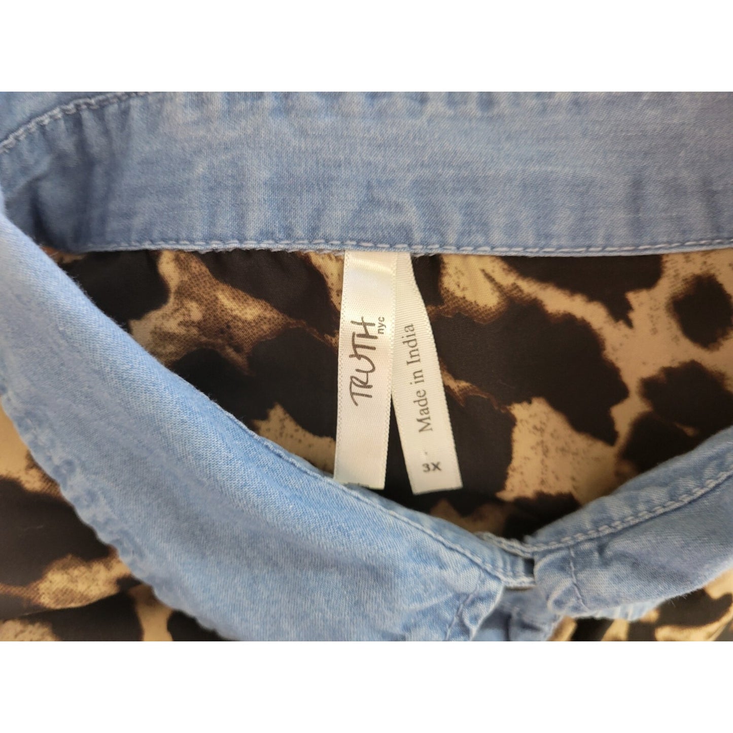 Truth NYC Womens Top 3X Plus Long Sleeve Blue Animal Print Chambray Collar