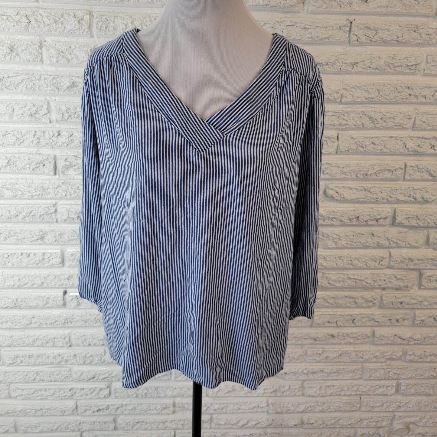 St Johns Bay Womens Top 0X Plus 3/4 Sleeve Blue Stripe Casual Lightweight Rayon