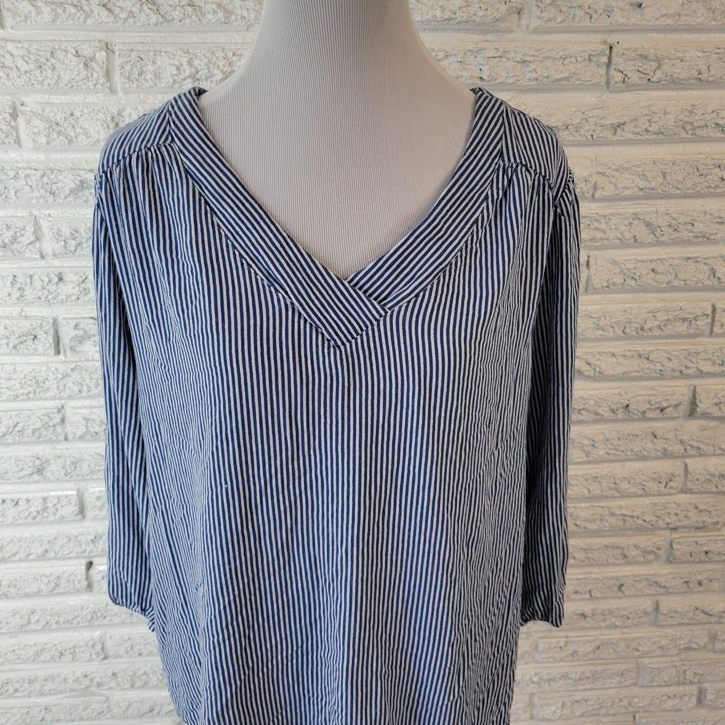 St Johns Bay Womens Top 0X Plus 3/4 Sleeve Blue Stripe Casual Lightweight Rayon