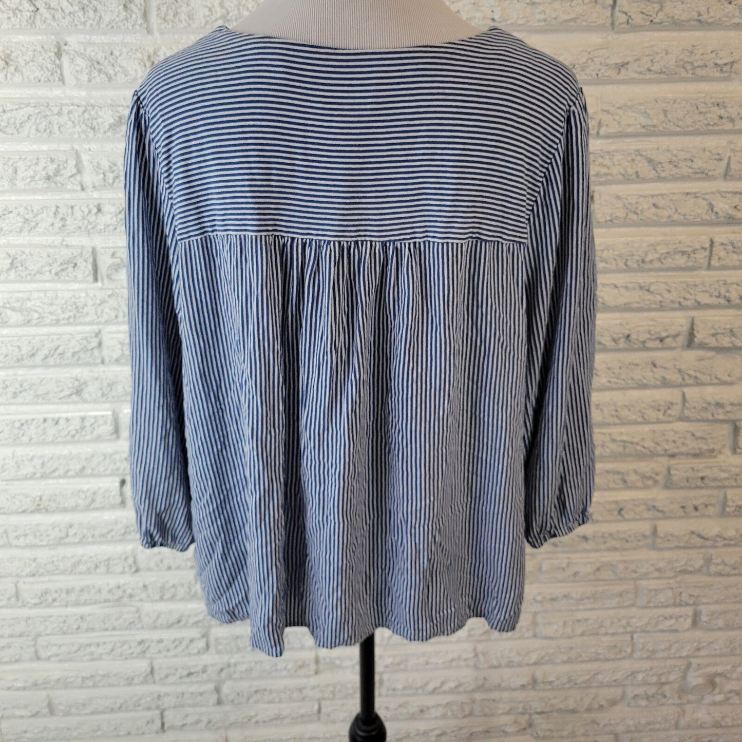 St Johns Bay Womens Top 0X Plus 3/4 Sleeve Blue Stripe Casual Lightweight Rayon