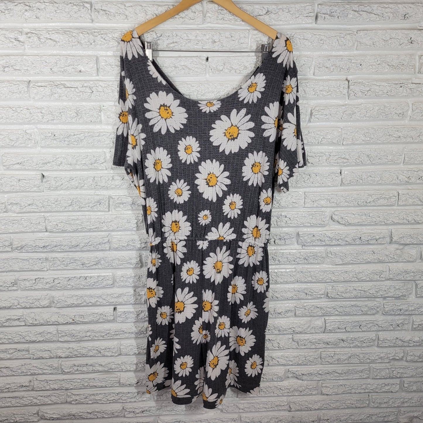 Lularoe Womens Romper 2XL Plus Shorts Gray Daisy All Over Poly Blend Pockets