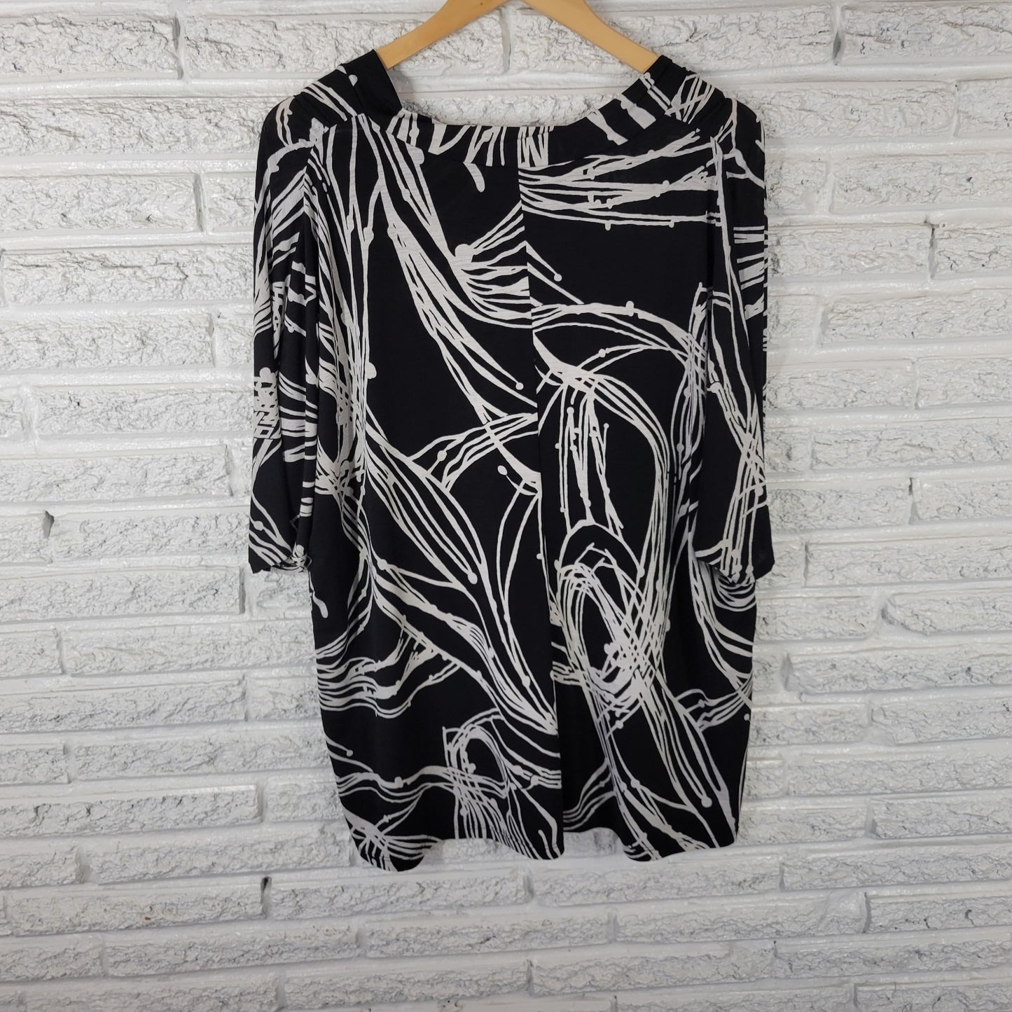 Lane Bryant Women's 22/24 Plus Top Blouse Black Geometric Stretch V-Neck Office