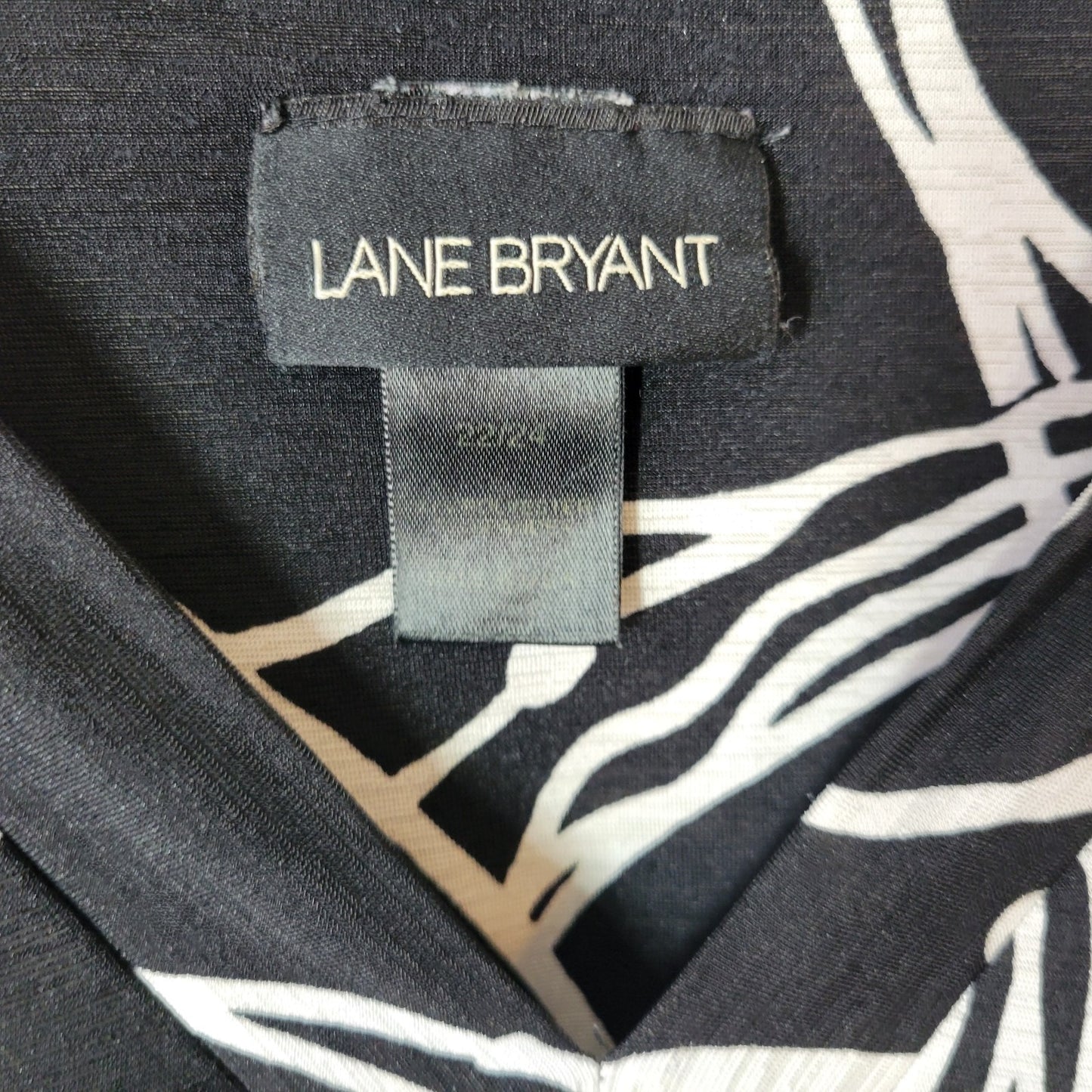 Lane Bryant Women's 22/24 Plus Top Blouse Black Geometric Stretch V-Neck Office