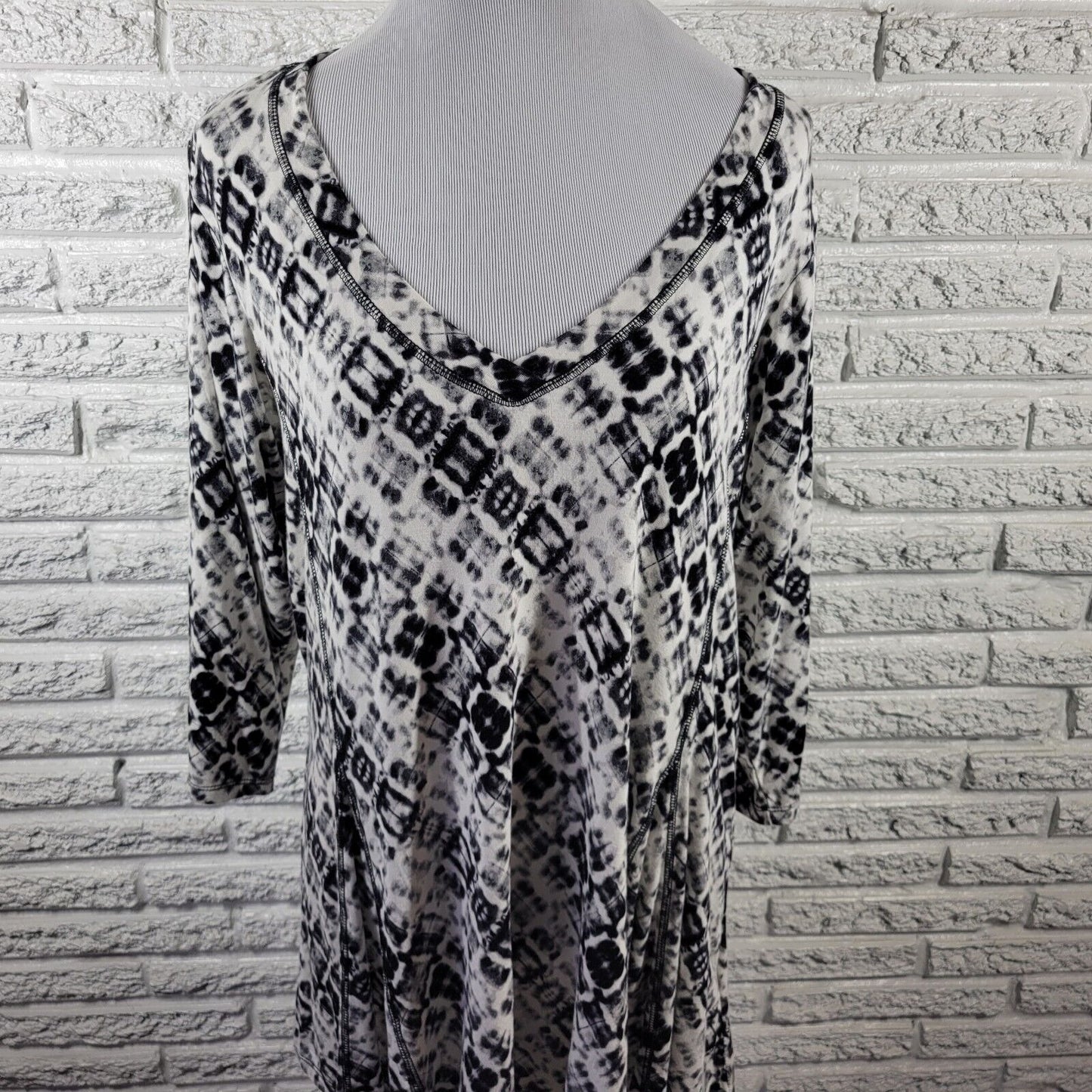 Rose Olive Womens Top 1X Plus Tunic 3/4 Sleeve Black White Tie Dye Rayon Spandex