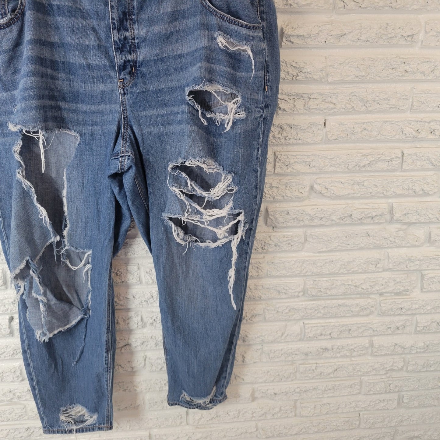 American Eagle Womens Jeans 24 Short 24WP Distressed Destroyed Blue Denim Button