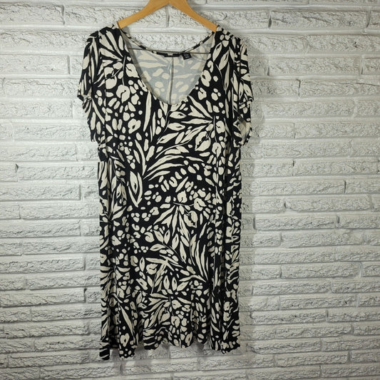 Nicole Miller Womens Dress 2X Short Sleeve Black Floral Rayon Spandex Casual