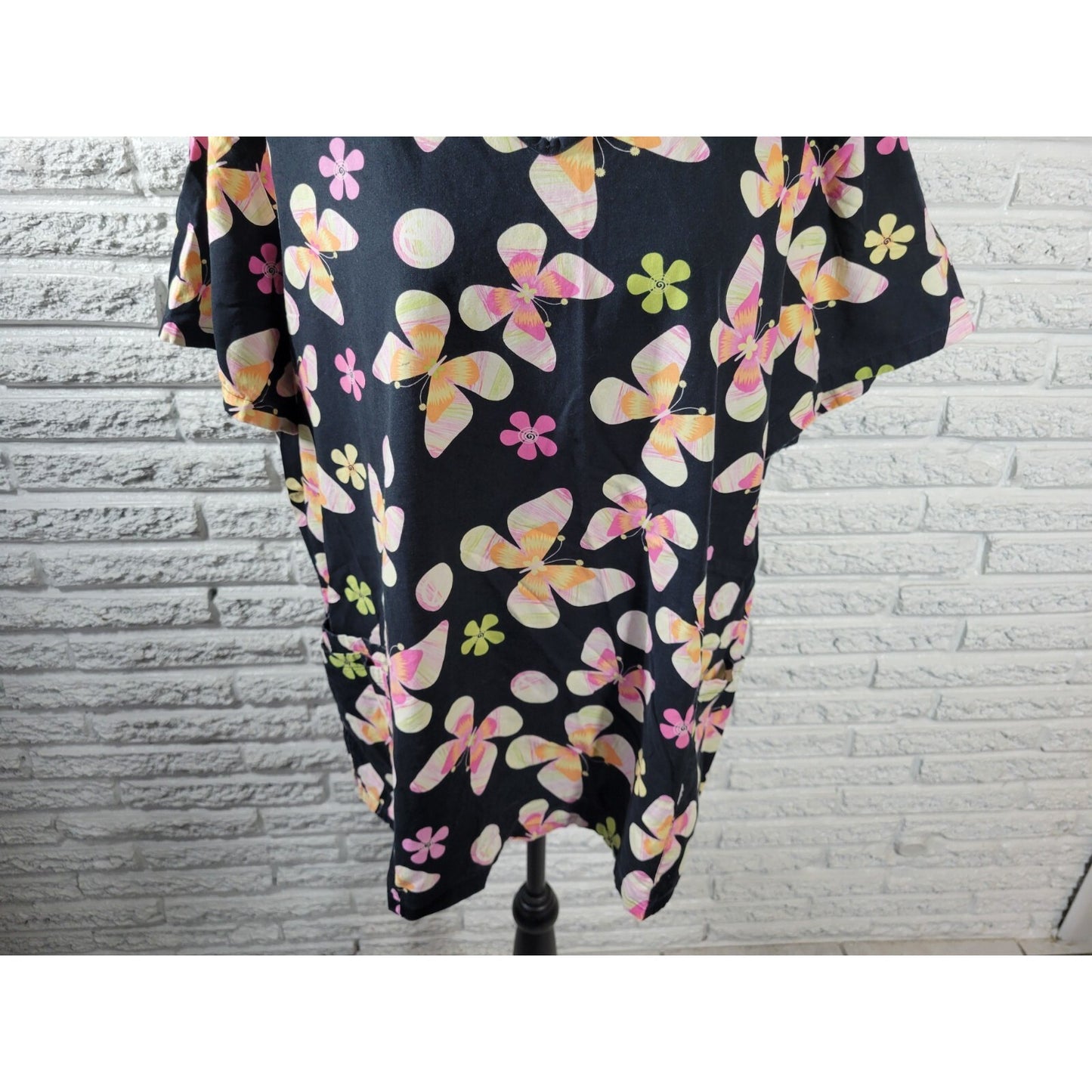 SB Scrubs Unisex Top 2X Plus Short Sleeve Butterflies Pocket Black Floral Cotton