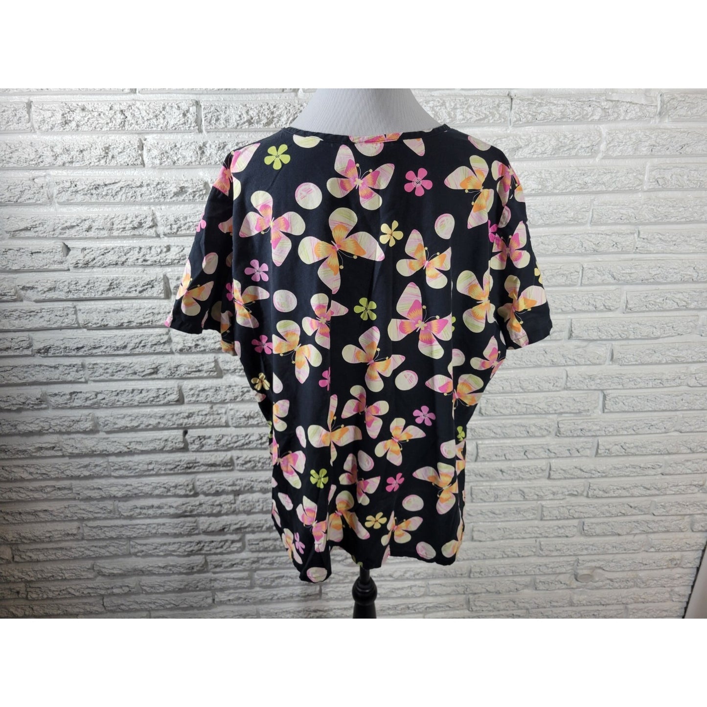 SB Scrubs Unisex Top 2X Plus Short Sleeve Butterflies Pocket Black Floral Cotton