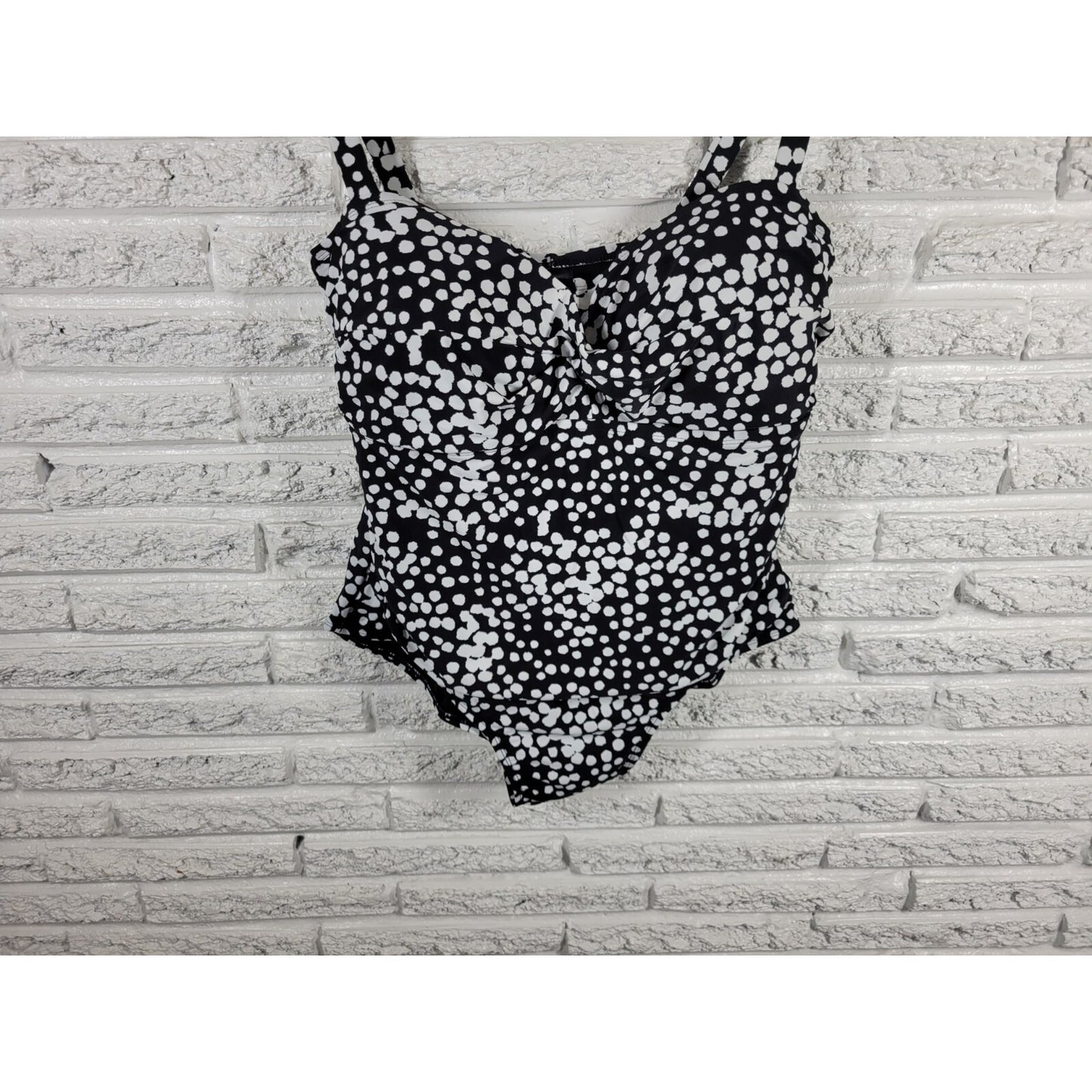 Catalina Women's 3X Swimsuit One Piece Plus Size Black White Geometric Bra