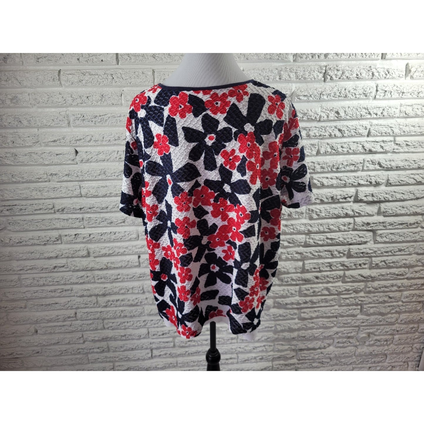 Alfred Dunner Womens Top 2X Plus Red Black Floral Perforated Lined Poly Blend