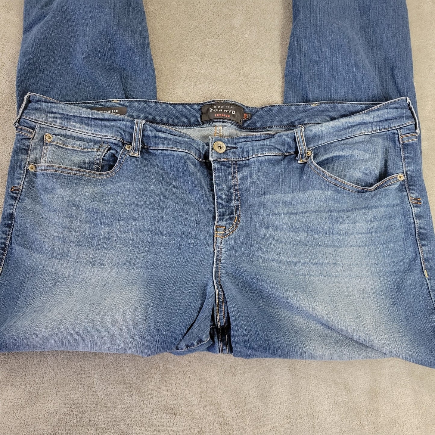 Torrid 24R Plus Size Straight Leg Jeans Medium Wash Blue Elastic Waist Stretch
