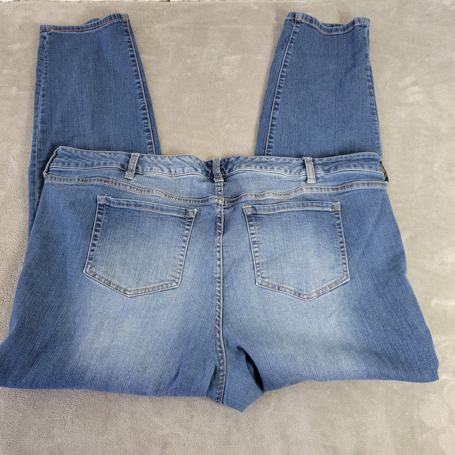 Torrid 24R Plus Size Straight Leg Jeans Medium Wash Blue Elastic Waist Stretch