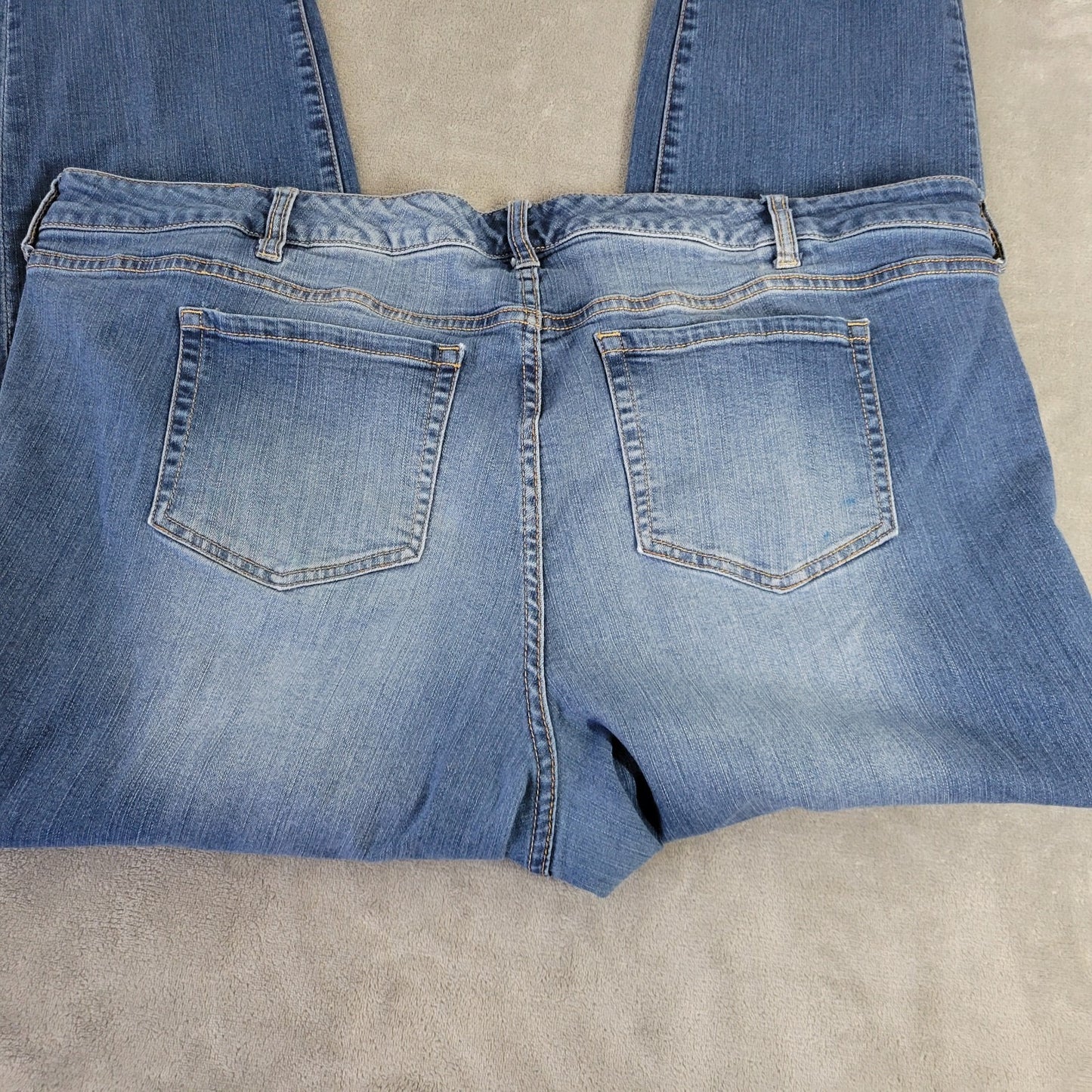 Torrid 24R Plus Size Straight Leg Jeans Medium Wash Blue Elastic Waist Stretch